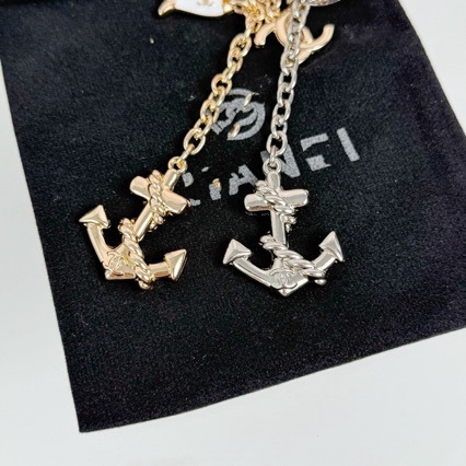 Võtmehoidja: badmintonirakett teemantidega, metallist, modernne minimalistlik stiil; kingitus sobib; eraldi pakendatud.