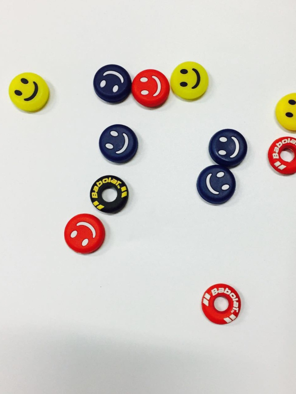 Šoko absorbcijos įrenginys teniso ir squash raketėms – suasmenintas dizainas, mielas šypsenos dizainas, bekvapė silikono medžiaga, įmontuota konstrukcija