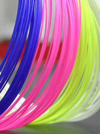 Raketės siūlas badmintonui – Nailonas, Aukšta elastingumas, Patvarumas, Tinka suaugusiems pradedantiesiems, Universalus badmintonui ir tenisui