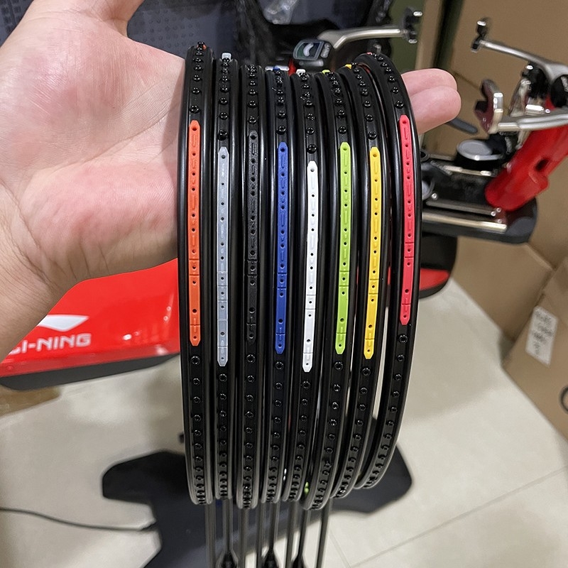 Badmintono raketė, itin lengvas viso anglies pluošto rėmas, svoris 80–84 g, tiesioginis smūgis, rankenos storis G5, logotipo spausdinimas įmanomas, modelis JS12