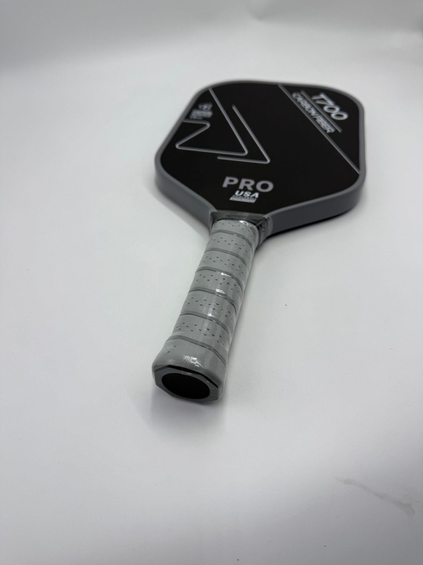 Pickleball nūja – oglekļa šķiedra, Zīmols: Three-person New Materials, Svars: pielāgota