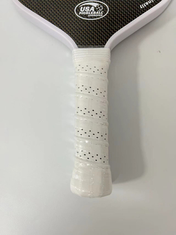 Пикълбол падъл от карбонови влакна с повърхност от златна тел, горещо пресована конструкция, PP куха сърцевина, тегло 230 g