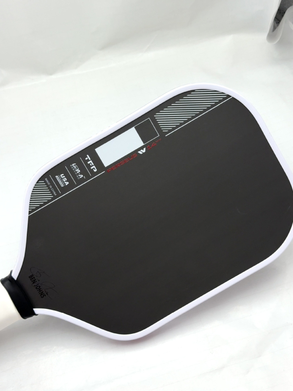 Gen4 pickleball ütő, hőpréselt, egy darabból álló kivitel, belső mag, Toray T700 szénszálas, súly 225 g ±5 g