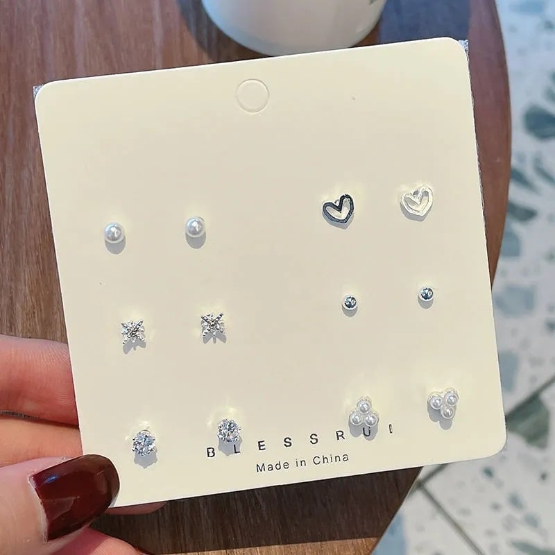 Обеци с мотив на анимационен герой, метална сплав, корейски стил, свеж и сладък дизайн.