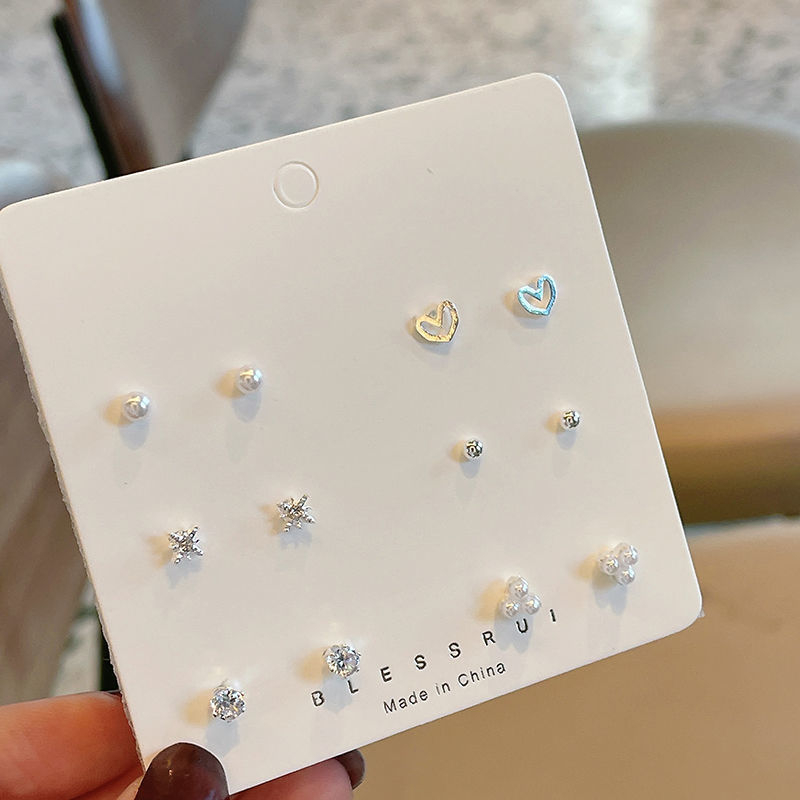 Обеци с мотив на анимационен герой, метална сплав, корейски стил, свеж и сладък дизайн.