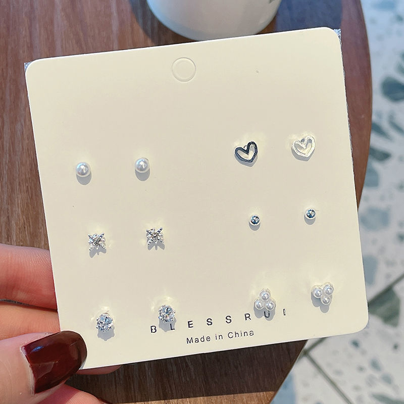 Обеци с мотив на анимационен герой, метална сплав, корейски стил, свеж и сладък дизайн.