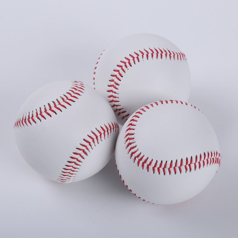 Basebola mācību bumba – liellopa āda (pirmās kārtas), gumijas kodols; Zīmols Yicen; Kategorija: Baseball; Piemērots vecumam 0–3 gadi; 3C kategorija: Piepūšamās rotaļlietas līdz 14 gadiem