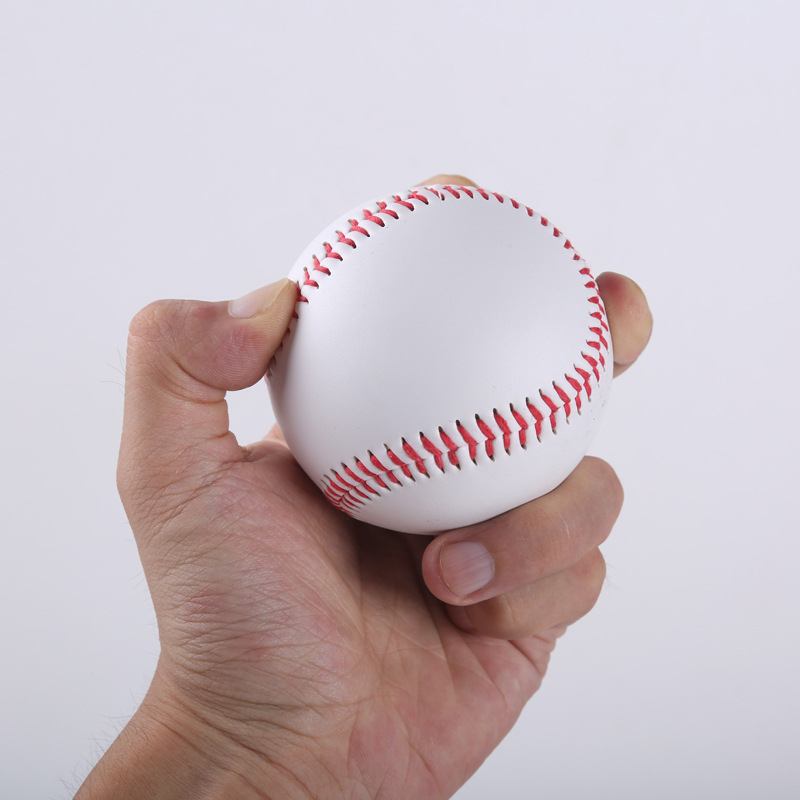 Basebola mācību bumba – liellopa āda (pirmās kārtas), gumijas kodols; Zīmols Yicen; Kategorija: Baseball; Piemērots vecumam 0–3 gadi; 3C kategorija: Piepūšamās rotaļlietas līdz 14 gadiem