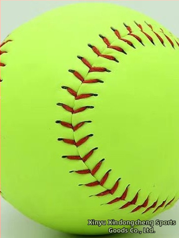 Softbola trenēšanas bumba skolēniem – PVC, ciets kodols, iespējama logotipa drukāšana, piemērota skolas fizkultūras nodarbībām.