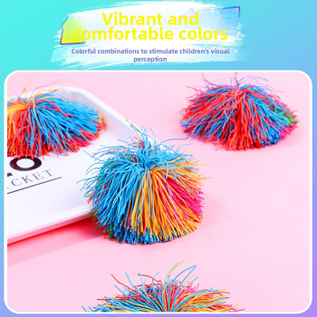 Smėlio maišelio žaislas sensoriniam treniravimui, plastikinė konstrukcija su gumine kamuole, skatina jutimą ir rankos-akies koordinaciją; tinkamas 15–35 metų jaunimui; 14+ žaislas.