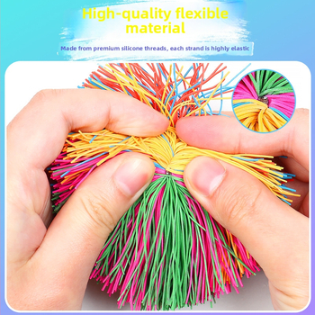 Smėlio maišelio žaislas sensoriniam treniravimui, plastikinė konstrukcija su gumine kamuole, skatina jutimą ir rankos-akies koordinaciją; tinkamas 15–35 metų jaunimui; 14+ žaislas.