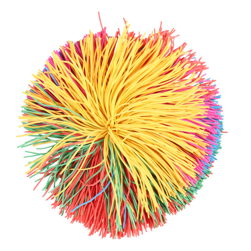 Smėlio maišelio žaislas sensoriniam treniravimui, plastikinė konstrukcija su gumine kamuole, skatina jutimą ir rankos-akies koordinaciją; tinkamas 15–35 metų jaunimui; 14+ žaislas.