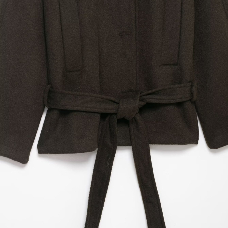 Dámska bunda s kožušinovým golierom, polyester 95%+, dlhé rukávy, zima 2025