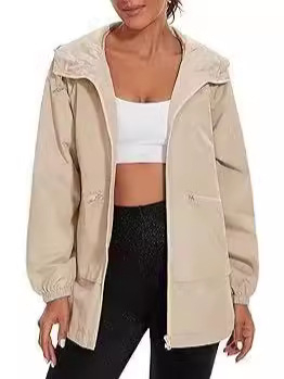 Ženska jakna s kapuljačom i zipom, dizajn kolage, mješavina poliestera i pamuka (80-90% poliestera, <30% pamuka), dugi rukavi, srednja duljina, srednja debljina, jesen 2024