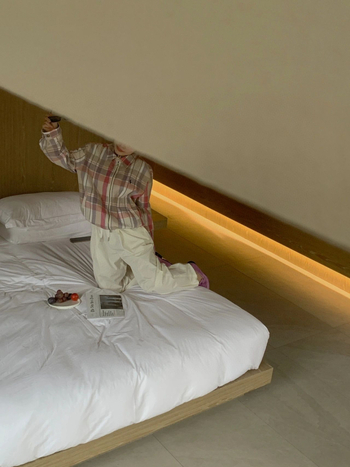 Женско каре яке с поло яка и бродерия, дълги ръкави, полиестер