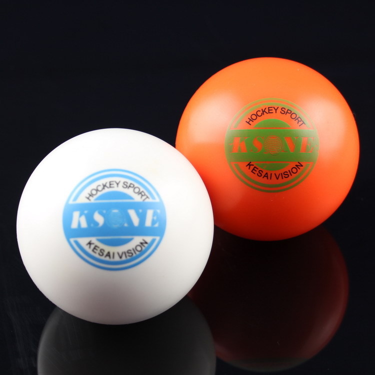 Μπάλα χόκεϊ σε γκαζόν με σχέδιο λακκούβων και δυνατότητα λογότυπου — KSONE, PVC, 160 g