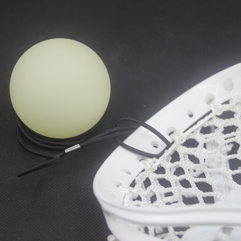 Gaismas zālē hokeja treniņbumba ar auklu – ārējai spēlei vecākiem un bērniem, PVC, logotipa druka pieejama