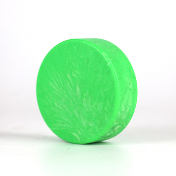 Hoki edzés korong — anyag: TPE + kalcium-karbonát; Kategória: Hoki; Alkalmazható: jég- és hó sportok; Termék kódja: Discus; Testreszabás: elérhető; Logo nyomtatás: lehetséges