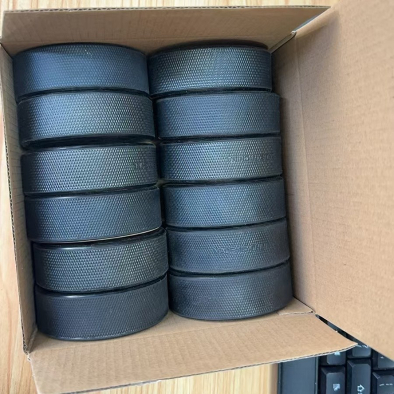 Gumijas ledhokeja treniņu komplekts - Zīmols XLS - Materiāls: Gumija - Izcelsme: Xiamen - Drukāts logotips: OK - Kategorija: Hokejs