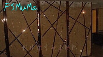 Nerūsējošā tērauda U‑formas rieva profils durvju rāmiem, sienu līnijām un griestu malām ar divpusēju attēlu rāmiem