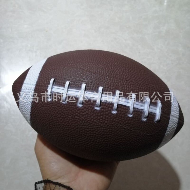 Jaunimo PVC regbio kamuolys – neslysta vidaus ir lauko žaidimams, klijuojami siūlai, prekinis ženklas TTCJC, spauduotas logotipas OK