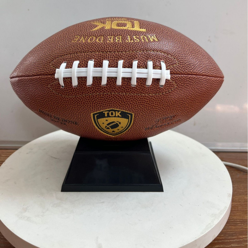 PU Amerikos futbolo kamuolys treniruotėms ir varžyboms – mašininiu siuvimu, personalizavimas, logotipo spaudimas