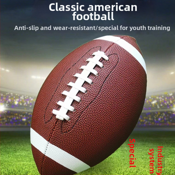 Amerikietiškojo futbolo PU kamuolys – neslidus, atsparus dilimui, mašiniškai siūtas, skirtas jaunimui ir suaugusiems treniruotėms