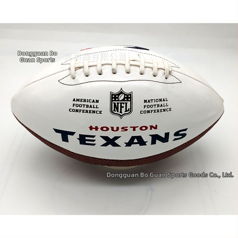 Tréningová lopta na americký futbal, šitie na stroji, PU materiál; možnosť personalizácie; tlačené logo; vhodná na beh, fitnes a ďalšie loptičkové športy.