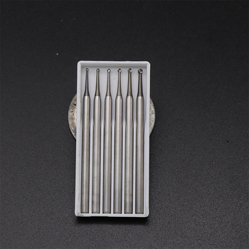 Volframo plieno rinkinys su kamuoline adata ir bangos adata mikrograviravimui alyvuogių medienai ir papuošalų graviravimui.