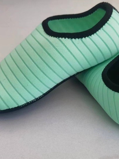 Nardymo kojinės iš nailono, kvėpuojančios, greitai džiūstant, su stora minkšta padu ir medaus kubų raštu antislip