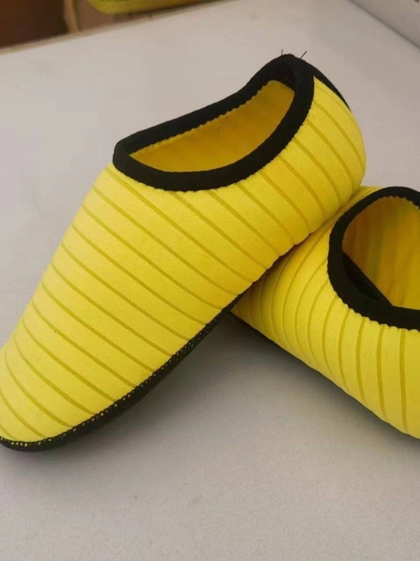 Nardymo kojinės iš nailono, kvėpuojančios, greitai džiūstant, su stora minkšta padu ir medaus kubų raštu antislip