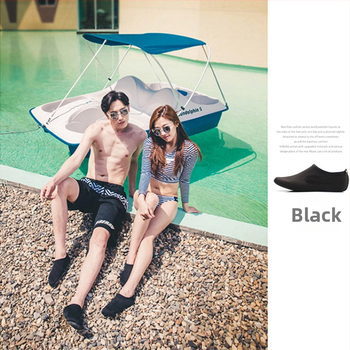 Nylon búvár zokni, vágásvédő, csúszásmentes pöttyös talppal, snorkelzéshez és a tengerparton való használatra