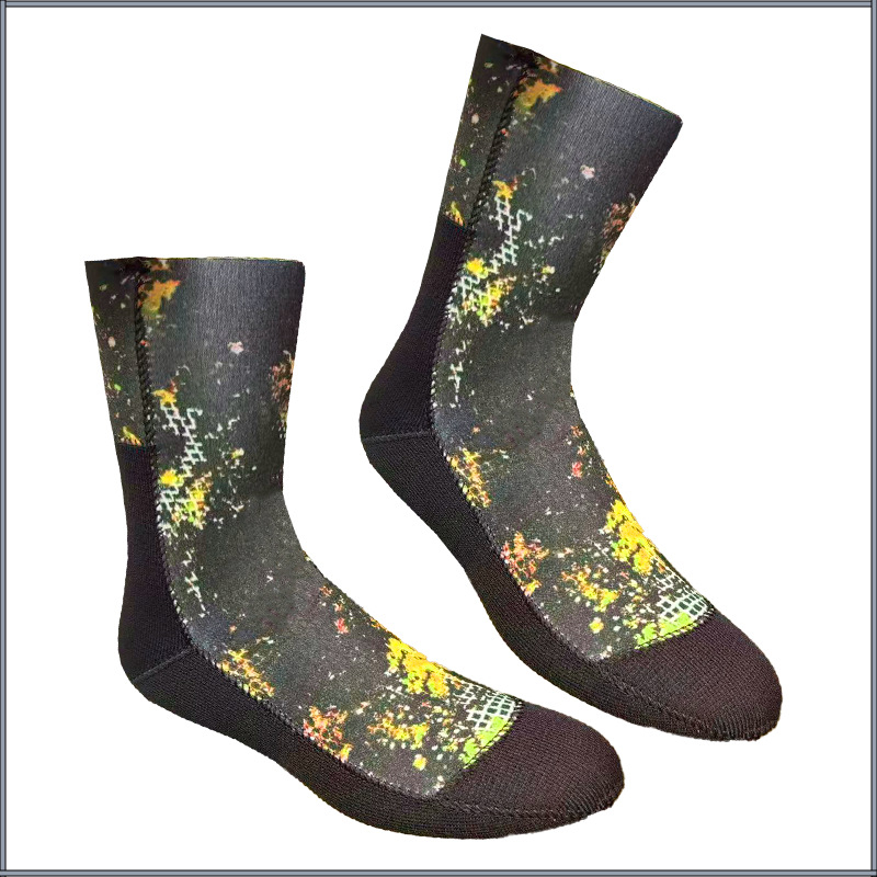 Kamuflázs mintázatú búvár zokni, 7 mm vastag, nylon anyag, csúszásmentes talp