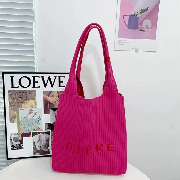 Torba za rame u urbanom stilu, vertikalni četverokutni oblik, poliester, otvoren gornji dio, unutarnje pretince za telefon, ID, džep za prijenosno računalo i kameru, dvostruke naramenice