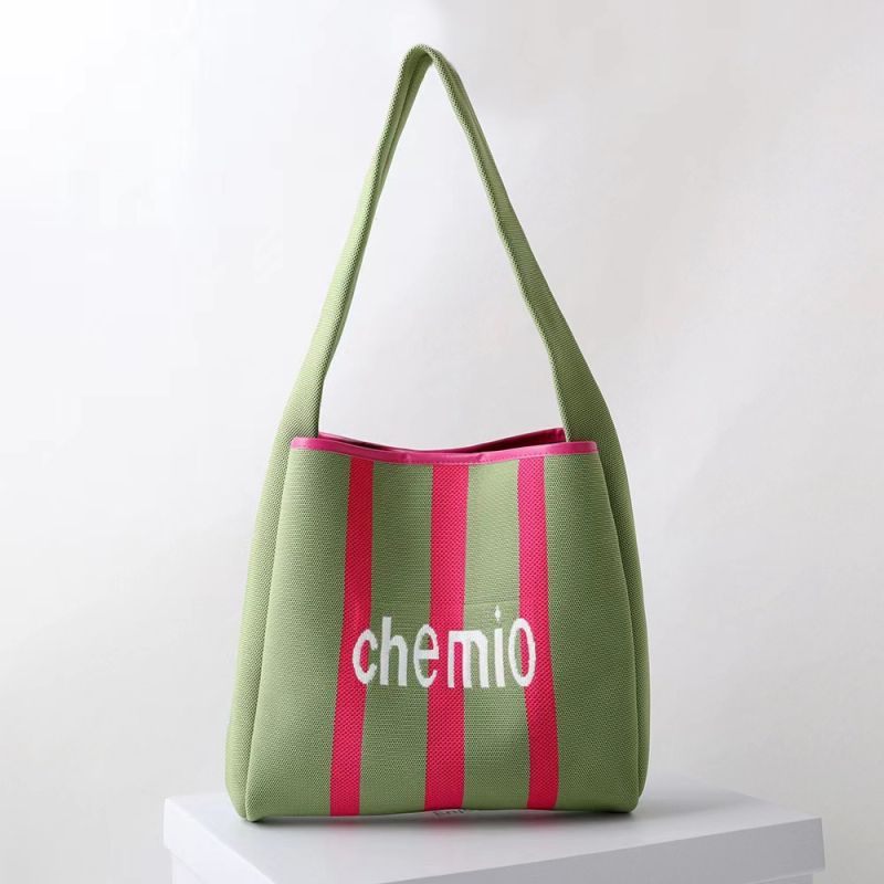 Torba za rame u urbanom stilu, vertikalni četverokutni oblik, poliester, otvoren gornji dio, unutarnje pretince za telefon, ID, džep za prijenosno računalo i kameru, dvostruke naramenice