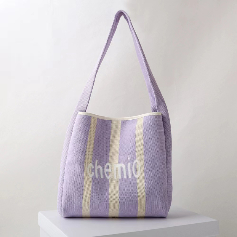 Torba za rame u urbanom stilu, vertikalni četverokutni oblik, poliester, otvoren gornji dio, unutarnje pretince za telefon, ID, džep za prijenosno računalo i kameru, dvostruke naramenice