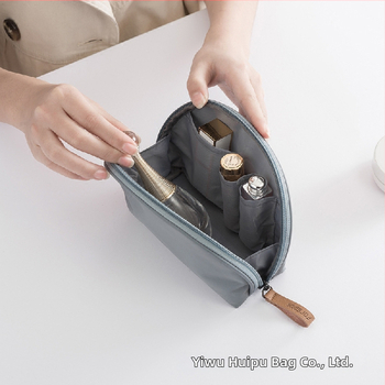 Козметична чанта (ракушкоподобен дизайн; найлон; найлонова подплата; унисекс; градски минималистичен стил)