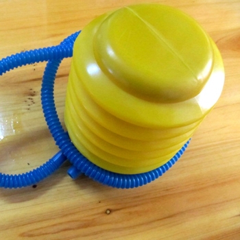 Plastikas kāju sūknis – paredzēts peldriņķiem, baloniem un jogas bumbām