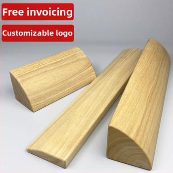 Йога тухла от масивно дърво – 1/4 кръгла аркова форма за разтягане и подпомагане на практиката