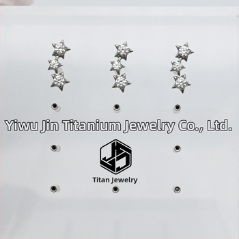 Обеци за ухо: звездообразни, унисекс; титанов сплав имплантен клас (ASTM F-136); циркон бял; диамантно полирани