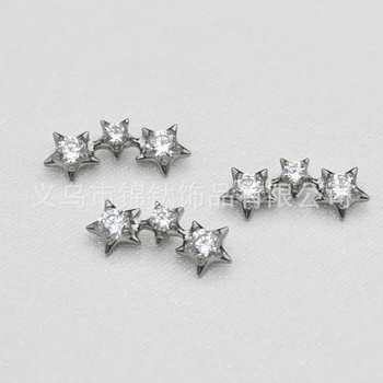 Обеци за ухо: звездообразни, унисекс; титанов сплав имплантен клас (ASTM F-136); циркон бял; диамантно полирани