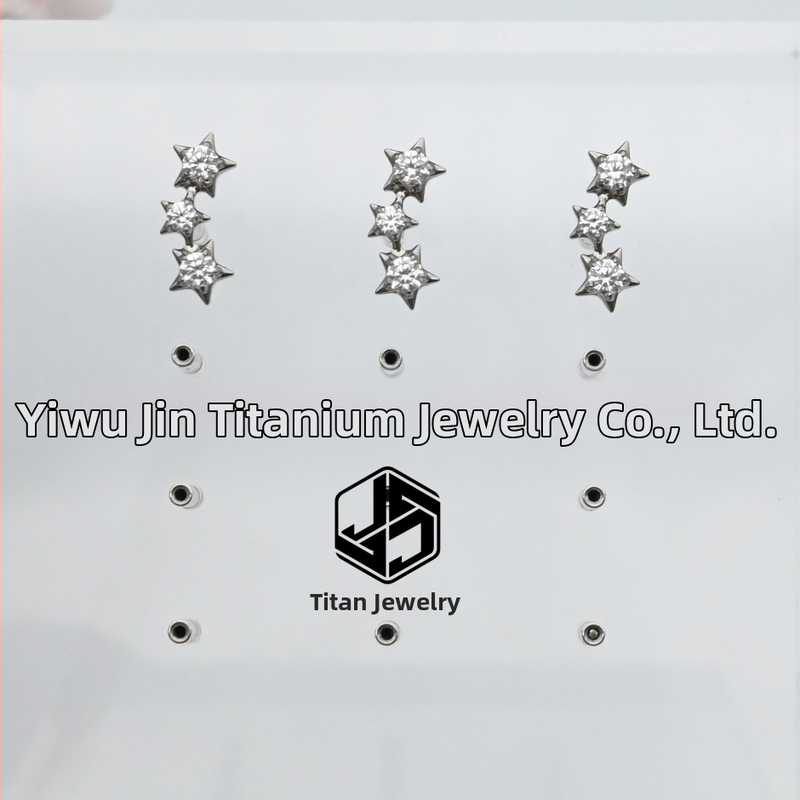 Auskari - zvaigznītes formas, unisex; implantāta kvalitātes titāna sakausējums (ASTM F-136); balts cirkons; briljanta griezums