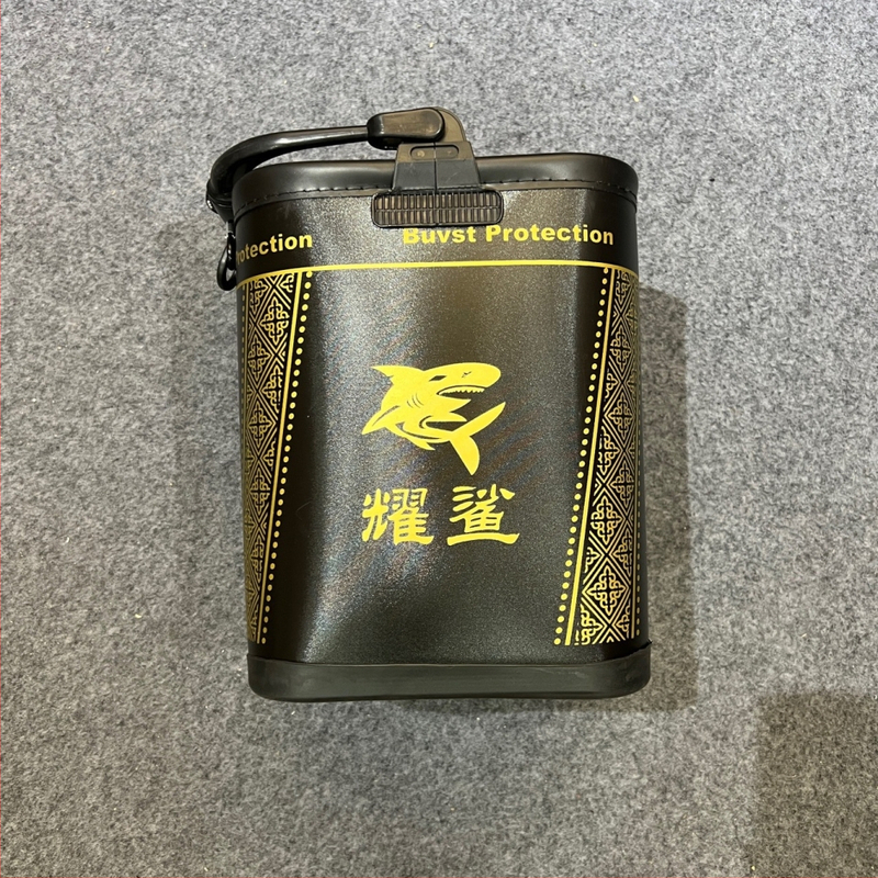 Shark риболовна кофа за живи риби; тип: риболовна кофа; марка: Shark; материал: покрита въглеродна алуминиева сплав