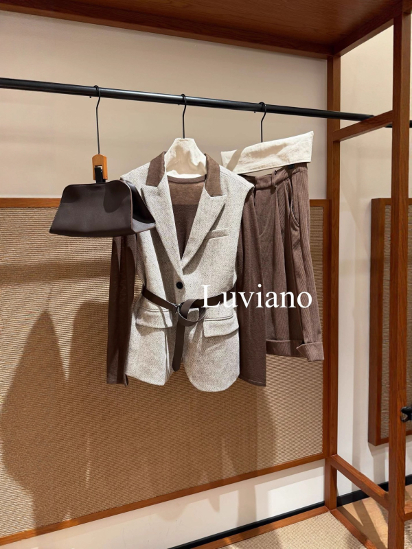 Дамски комплект от две части: елек и яке от вълнен твид с колан, без ръкави, средна дължина, уличен стил