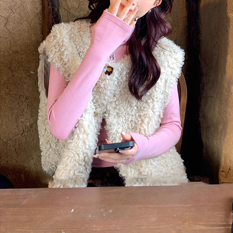 Дамска жилетка от изкуствена козина, еко-приятелска за зима 2025 – кръгло деколте, еднобортна, монотонен дизайн, полиестерна тъкан, дължина 50–65 см, сладък стил