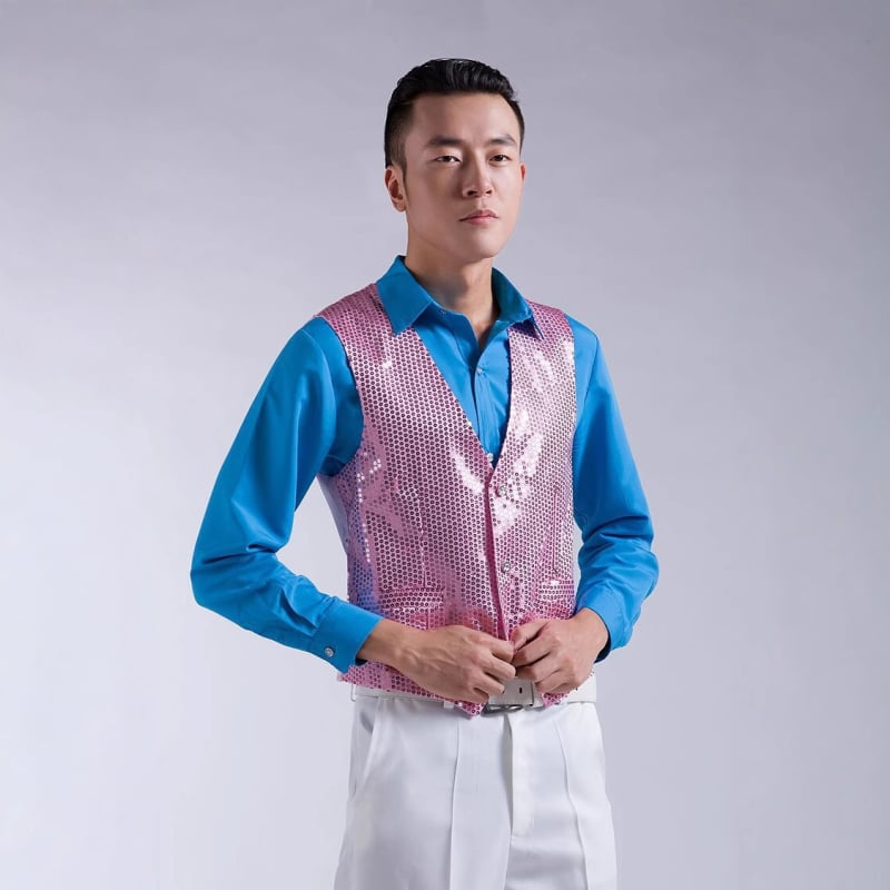 Muški prsluk sa šljokicama za scenske nastupe — V izrez, ravni kroj, flis podstava, glavni materijal: krava koža (50%), podstava od acetata