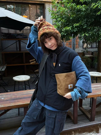 Obostrani kratki prsluk sa stojećim ovratnikom, izšiven karirani uzorak, zatvarač sprijeda