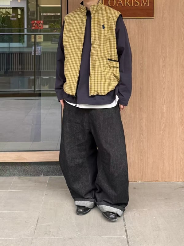 Obostrani kratki prsluk sa stojećim ovratnikom, izšiven karirani uzorak, zatvarač sprijeda