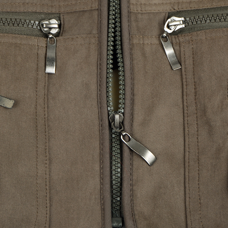 Muški prsluk od kozje kože s odvojivom podstavom, prednji zatvarač, V-izrez, uska silueta, debela baršunasta podstava, vanjski materijal 100% vuna, višestruki džepovi