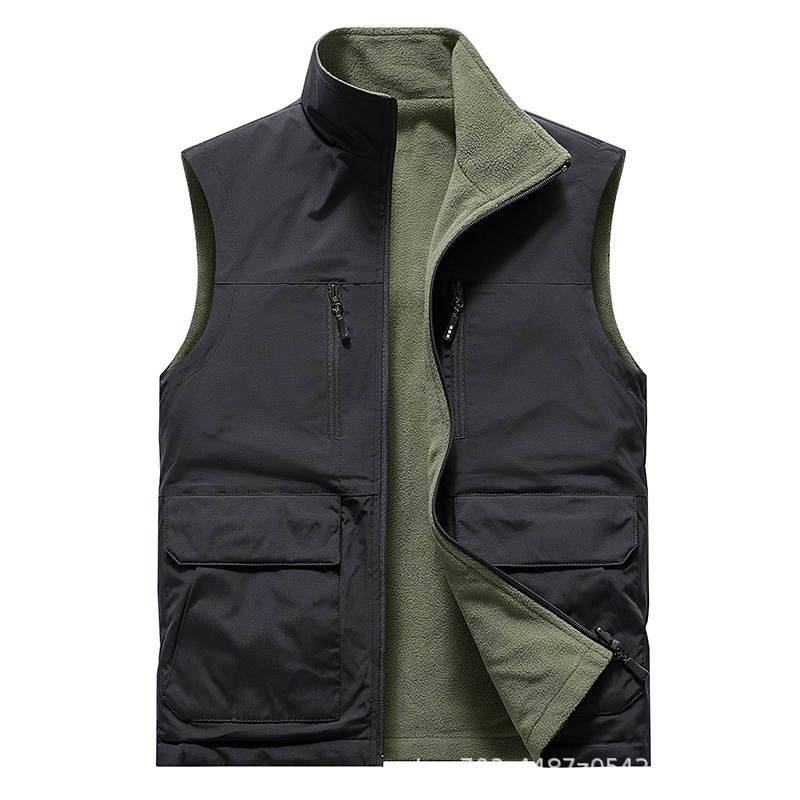 Muška flis vest sa stojećim ovratnikom, zatvaračem, višestrukim džepovima, slobodnog kroja